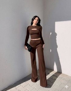 Pencere Detay Bluz ve Bol Paça Yırtmaçlı Pantolon Takım